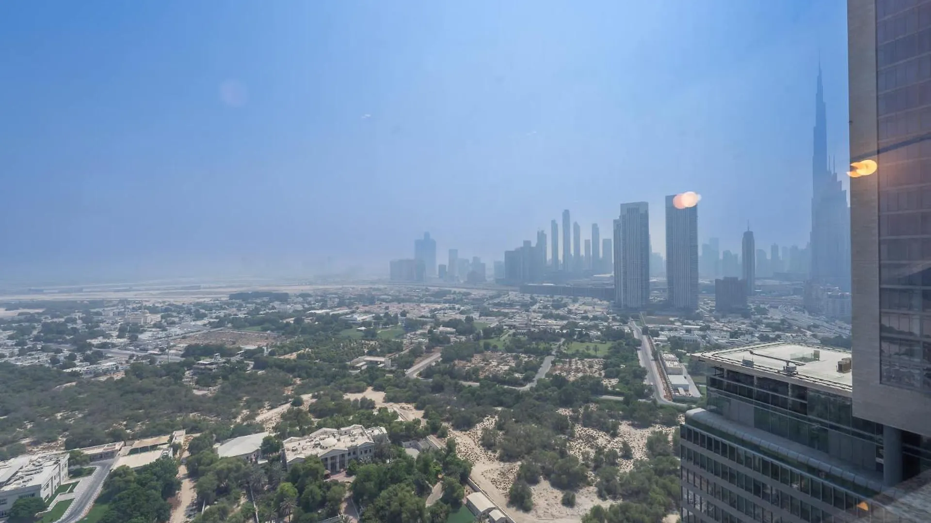 Stylish Studio Apartment With Impressive Decor And Furniture At Sky Garden! Dubaj