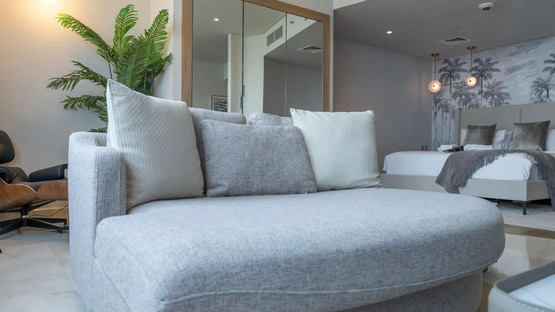 Stylish Studio Apartment With Impressive Decor And Furniture At Sky Garden! Dubai