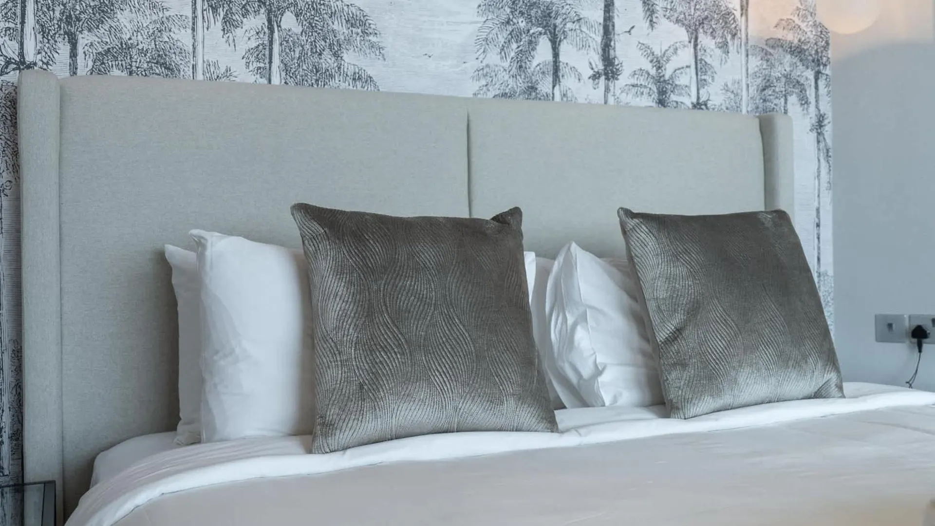 Stylish Studio Apartment With Impressive Decor And Furniture At Sky Garden! Dubai