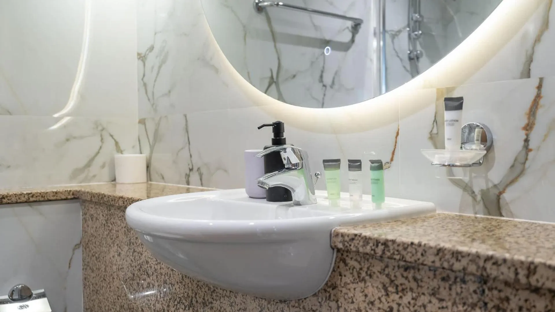 Stylish Studio Apartment With Impressive Decor And Furniture At Sky Garden! Dubai