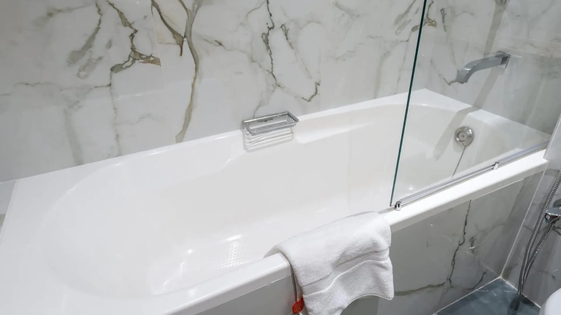 Stylish Studio Apartment With Impressive Decor And Furniture At Sky Garden! Dubai