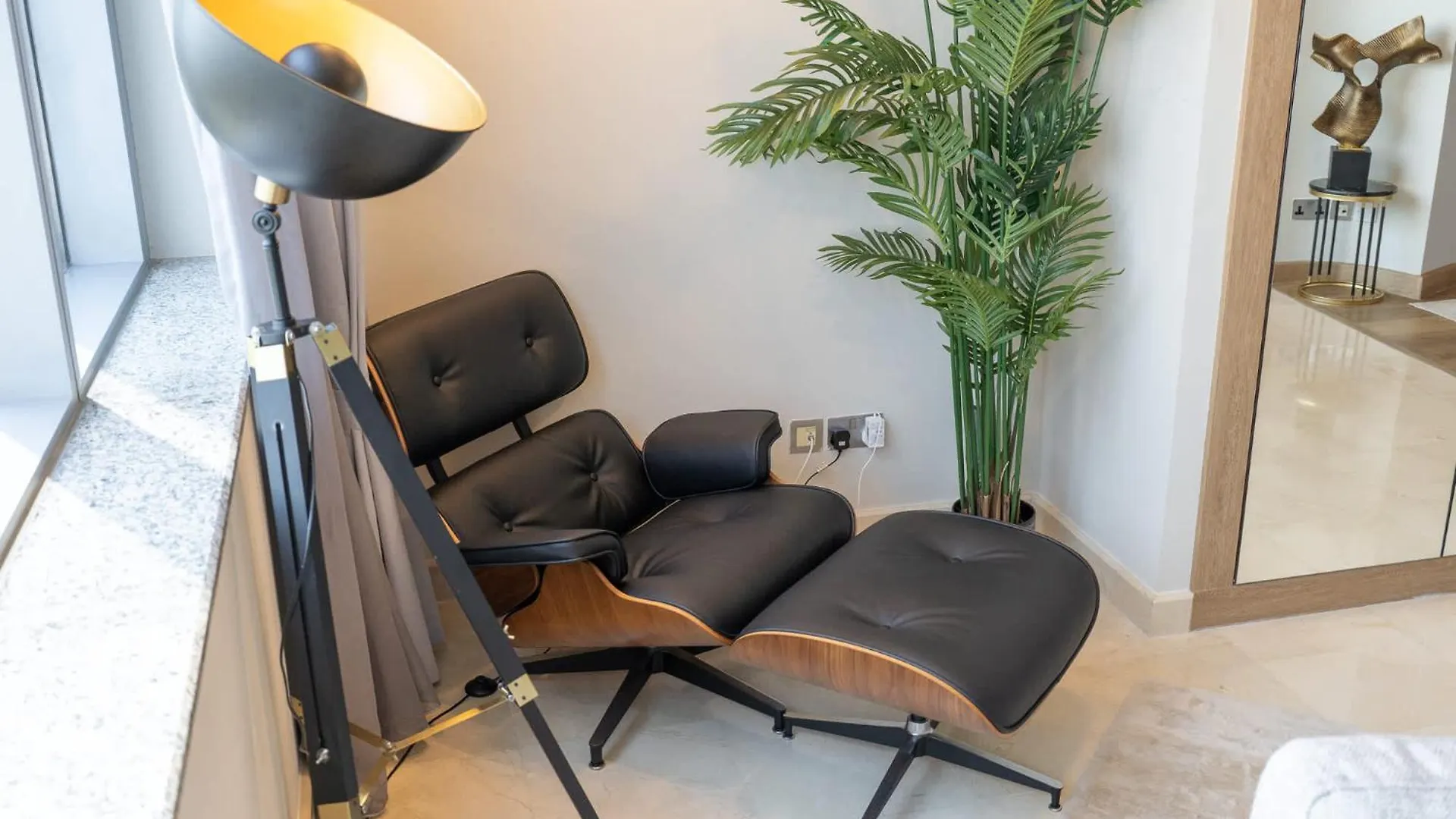Stylish Studio Apartment With Impressive Decor And Furniture At Sky Garden! Dubai